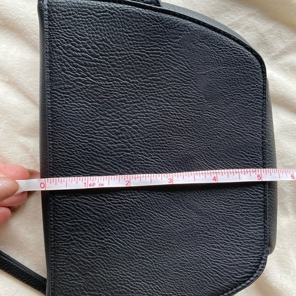 Universal Thread Black Adjustable Crossbody Bag - Picture 3 of 12